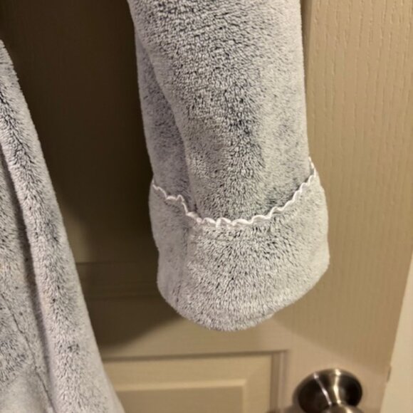 Oscar de la Renta Women's M Pale Gray Plush Long Robe 45" Long Sleeve Self Tie - Picture 7 of 11